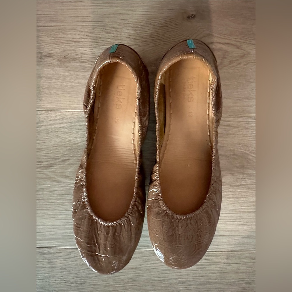 Barely worn!! Size 12 Tieks. Super cute and fantastic quality.